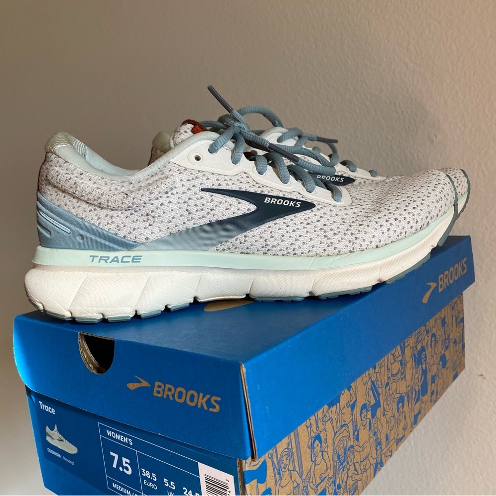 Brooks Trace Cushion Neutral Women’s Running Walking Shoe 7.5 M